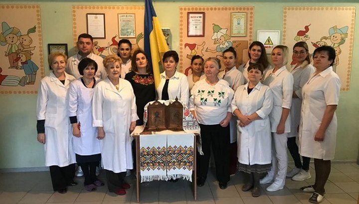 Медики из Ровно устроили флешмоб в поддержку ЕПЦ