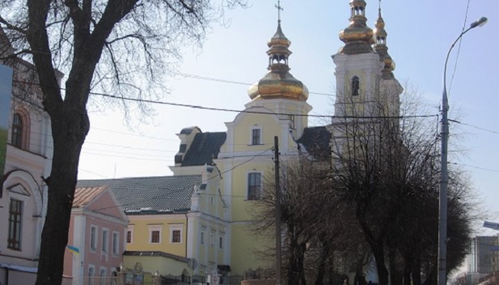Media: Met. Simeon "presents" himself building of eparchial administration