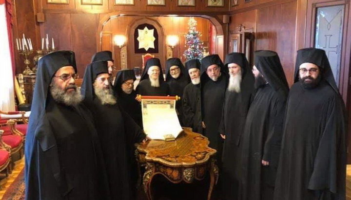 Members of Synod of Constantinople Patriarchate sign Tomos for OCU