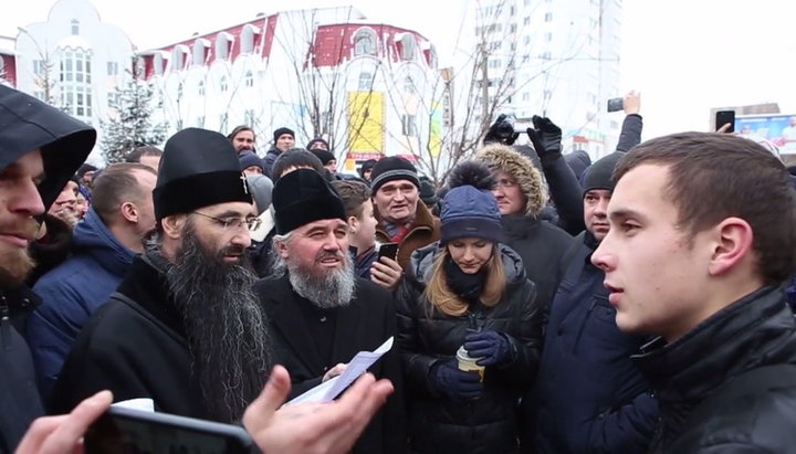 Церковні активісти з Правого сектора не змогли прочитати «Отче наш»
