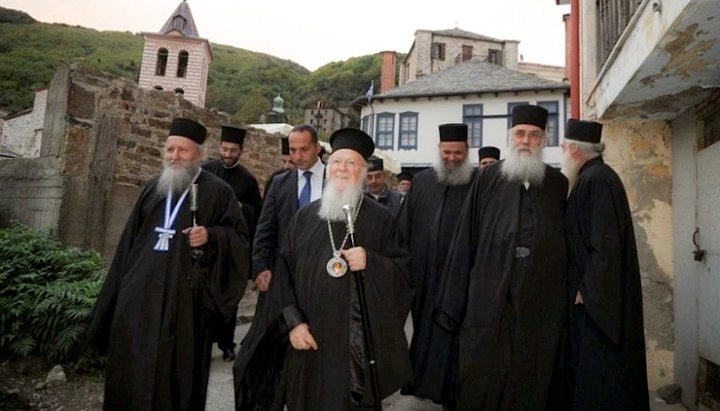 Holy Kinot of Mount Athos declares its support of Ecumenical Patriarchate