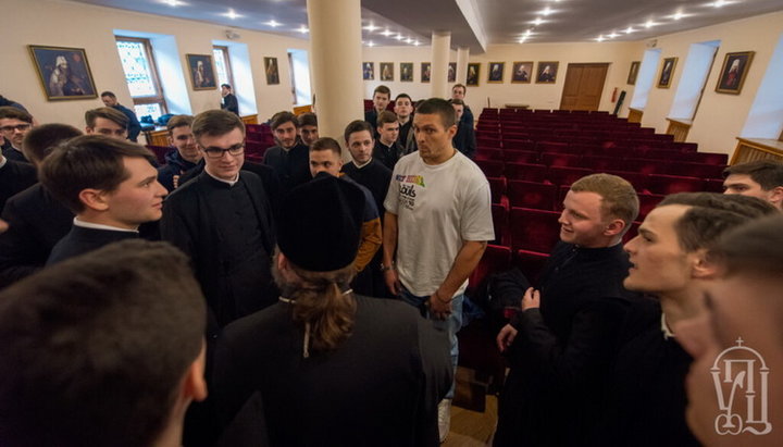 Alexander Usik tells KDAiS students about his faith calling
