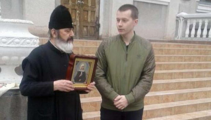 Правоохранители вернули иконы, похищенные из трех храмов УПЦ в Хмельницком