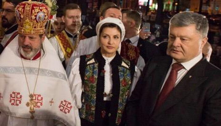 "Протоиерей" ПЦУ Петро Зинич с Петром Порошенко и его женой Мариной