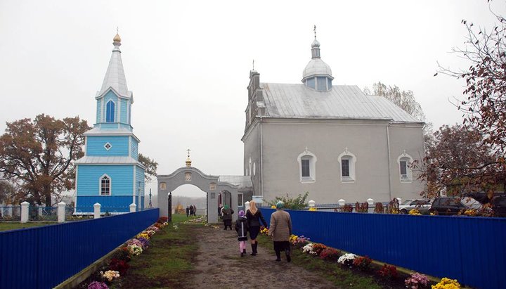Как сторонники ПЦУ захватывали храм УПЦ в Четвертне: хроника событий