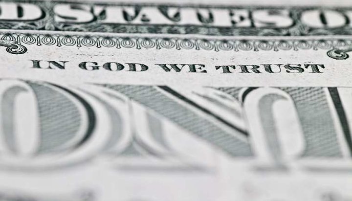Верховный суд США отклонил требование атеистов убрать фразу о Боге с купюр