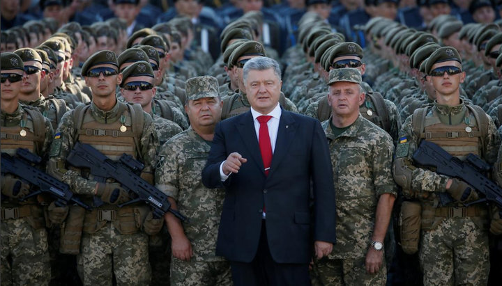 Порошенко хотів відібрати храми УПЦ під час воєнного стану, – експерт