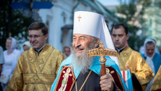 Улыбайтесь нам своей молитвенной улыбкой еще долго и долго!