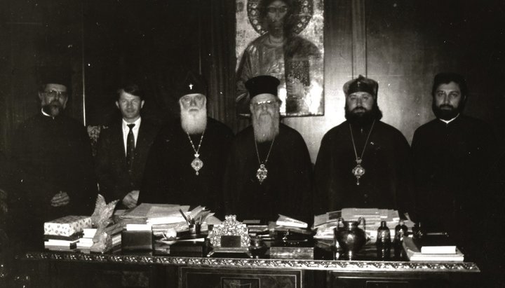 Ο Πατριάρχης Βαρθολομαίος, ο Φιλάρετος Ντενίσενκο και ο Δανιήλ Τσοκαλιούκ (στην άκρη δεξιά). Φωτογραφία: Facebook