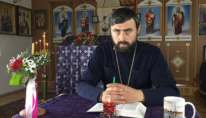 Клірик УПЦ: Не можна заразитися, коли прикладаєшся до Христа