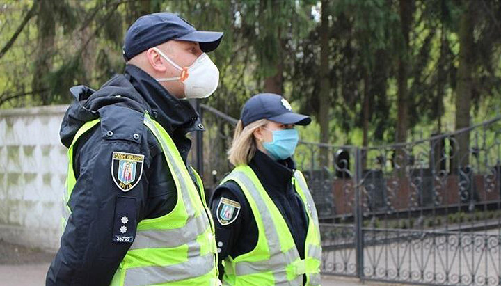 На Радоницю біля кладовищ чергуватимуть посилені патрулі поліції