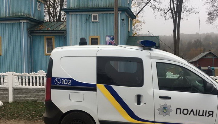 ПЦУ мешает молитвам общины УПЦ, транслируя службы через громкоговорители