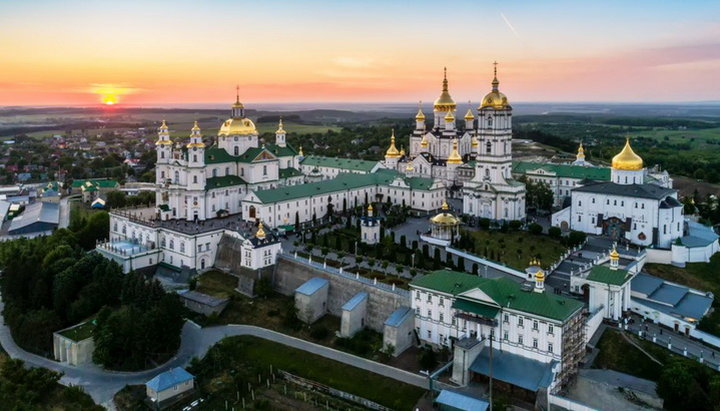 В Почаевской лавре крестный ход с мощами прп. Амфилохия прошел без верующих