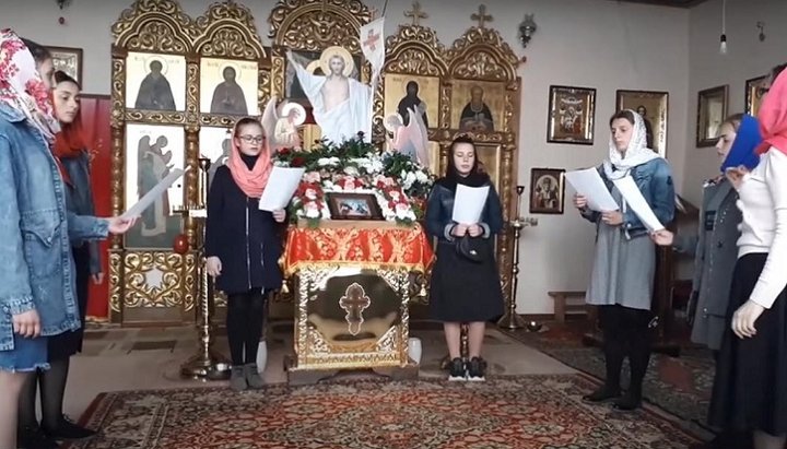Віруючі УПЦ села Товтри розповіли про життя громади після захоплення храму