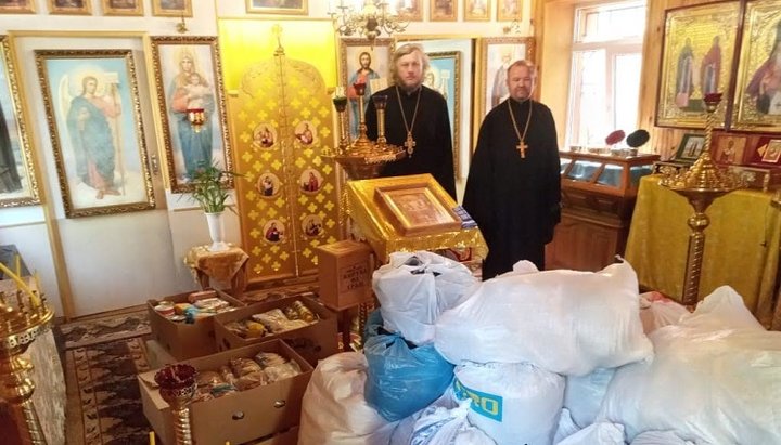Духовенство УПЦ передало чергову допомогу погорільцям Житомирської області