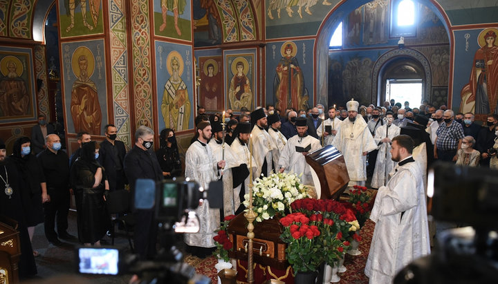 Епіфаній Думенко звершив «відспівування» батька Петра Порошенка