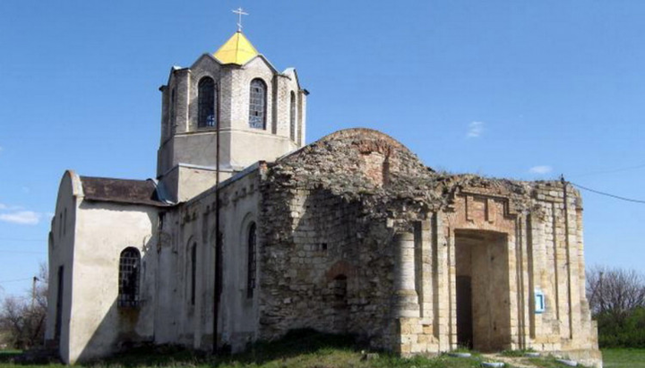 Запорізькі археологи рятують від руйнування старовинний храм у селі Веселянка. Фото: mv.org.ua