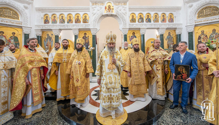 Предстоятель очолив престольне свято храму УПЦ на Осокорках