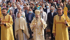 "Truth and God are with us", Poroshenko prayed with Uniates in Zarvanytsia