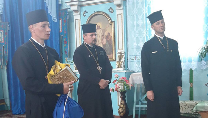 OCU activists take over UOC temple in Volyn village of Zabolotsi