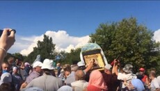 Social media: "Patriots" attack UOC procession from Tetiiv to Rude Selo