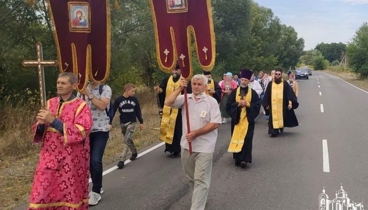 У Сєверодонецькій єпархії пройшов хресний хід у пам'ять про жертв ДТП