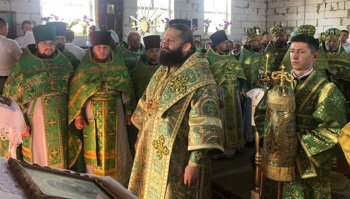 В построенном вместо захваченного храме в Анновке совершили первую литургию