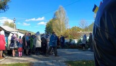 В Будеражі прихильники ПЦУ заважали громаді УПЦ провести святкову Літургію