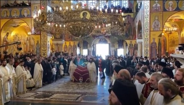 Патриарх Сербский возглавил заупокойную литургию по митрополиту Амфилохию