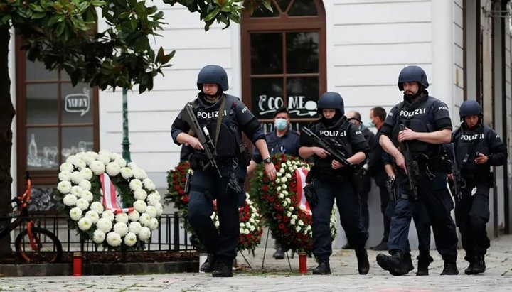 Число жертв серии терактов в австрийской столице возросло. Фото: REUTERS/Leonhard Foeger