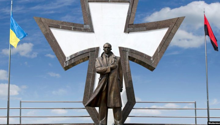 Батько наш Бандера иже еси на…