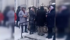 Στο χωριό Ντελοβόε αστυνομία εμπόδισε προσέλευση πιστών της UOC στο ναό