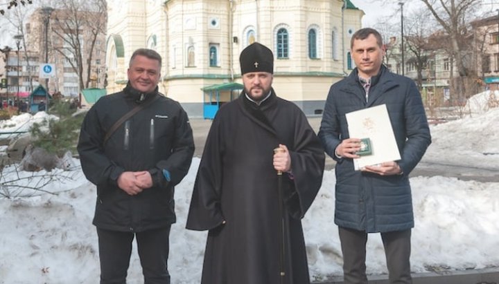 Rivne "hierarch" of OCU awards officials involved in church raiding