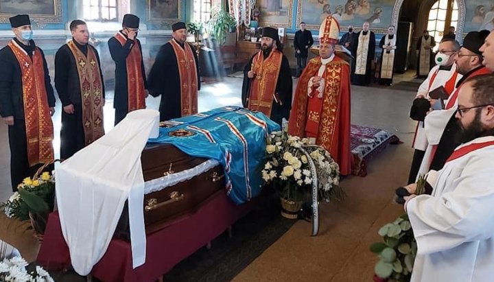 Uniates and Catholics hold funeral service over OCU "hierarch"
