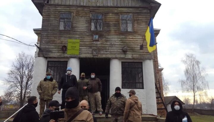 The rector of the seized temple: We have 500 believers, while the OCU – 37