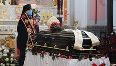 "Hierarch" of OCU performs a funeral service at the RCC bishop's tomb