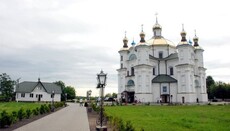 На Волыни священника УПЦ опять обвинили в «посягательстве на флаг»