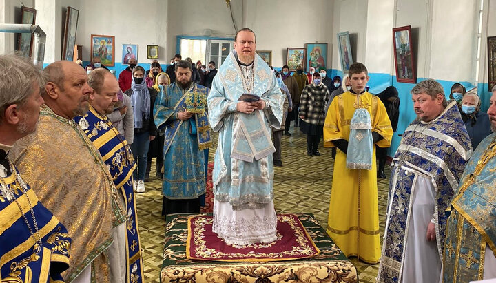 Zoria holds a "bishop's divine service" in seized UOC church in Pryputni