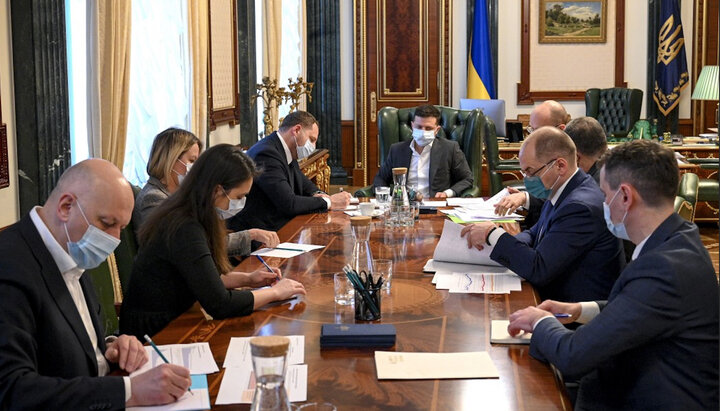 Зеленський закликав при зустрічі Великодня бути розважливими