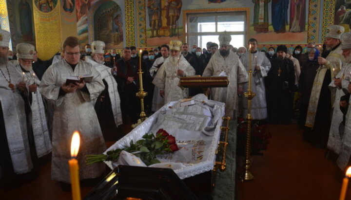 У Вознесенську попрощалися з покійними настоятелем кафедрального собору УПЦ