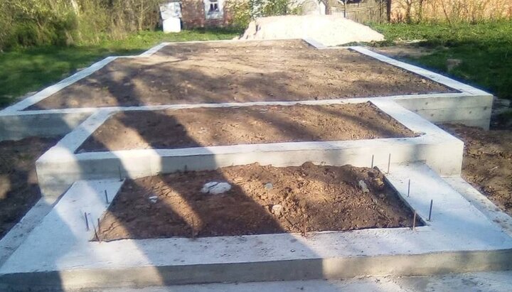 UOC community builds a new church to replace the one seized by OCU in Volyn