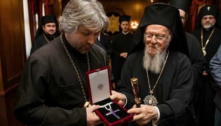 Чому володаря нагородного хреста голови Фанару «заборонили в служінні»