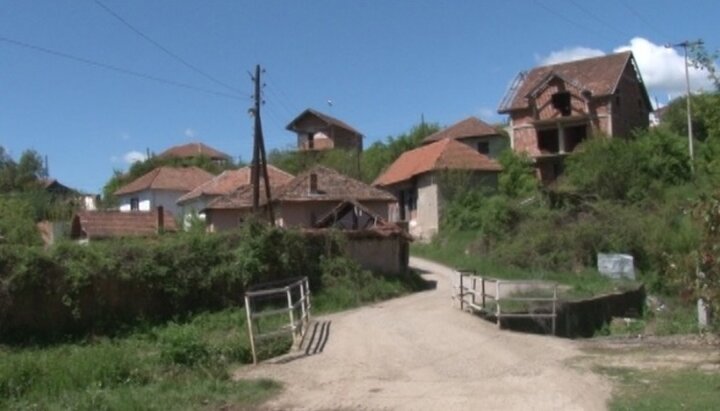 У Косові побили підлітка-християнина через натільний хрест