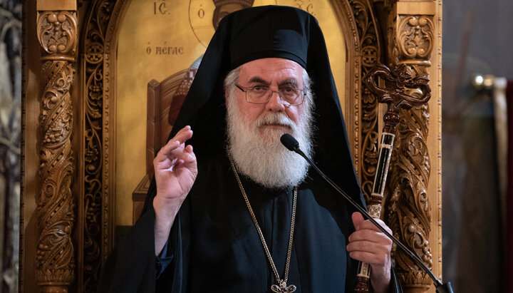 Ієрарх Елладської Церкви заявив, що вакцина від COVID – це дар Божий