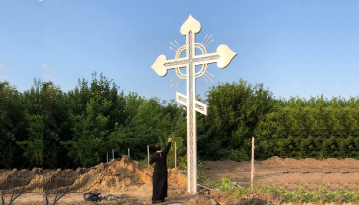 У Вінниці відновили поклінний хрест, зрізаний раніше для установки прапора