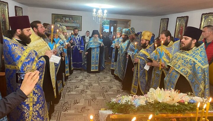 Rector of Valaam Metochion visits persecuted UOC community in Karpachov