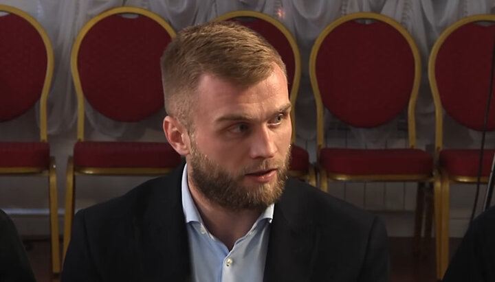 Нардеп пояснил, почему вакцинацию в Украине можно считать принудительной