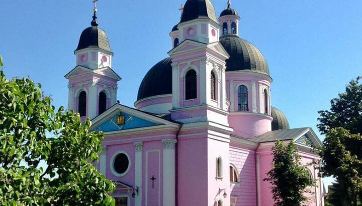 Свято-Духовский кафедральный собор УПЦ в Черновцах. Фото: страница собора в Facebook.