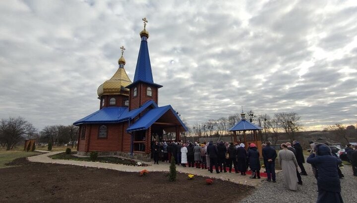 Митрополит Іоасаф освятив новий Свято-Михайлівський храм УПЦ в Семидубах