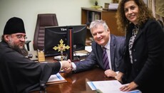 Ректор богословської академії Афін подарував свою книгу бібліотеці КДАіС
